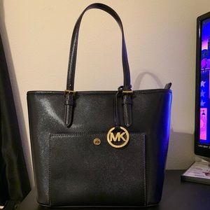 Micheal Kors purse